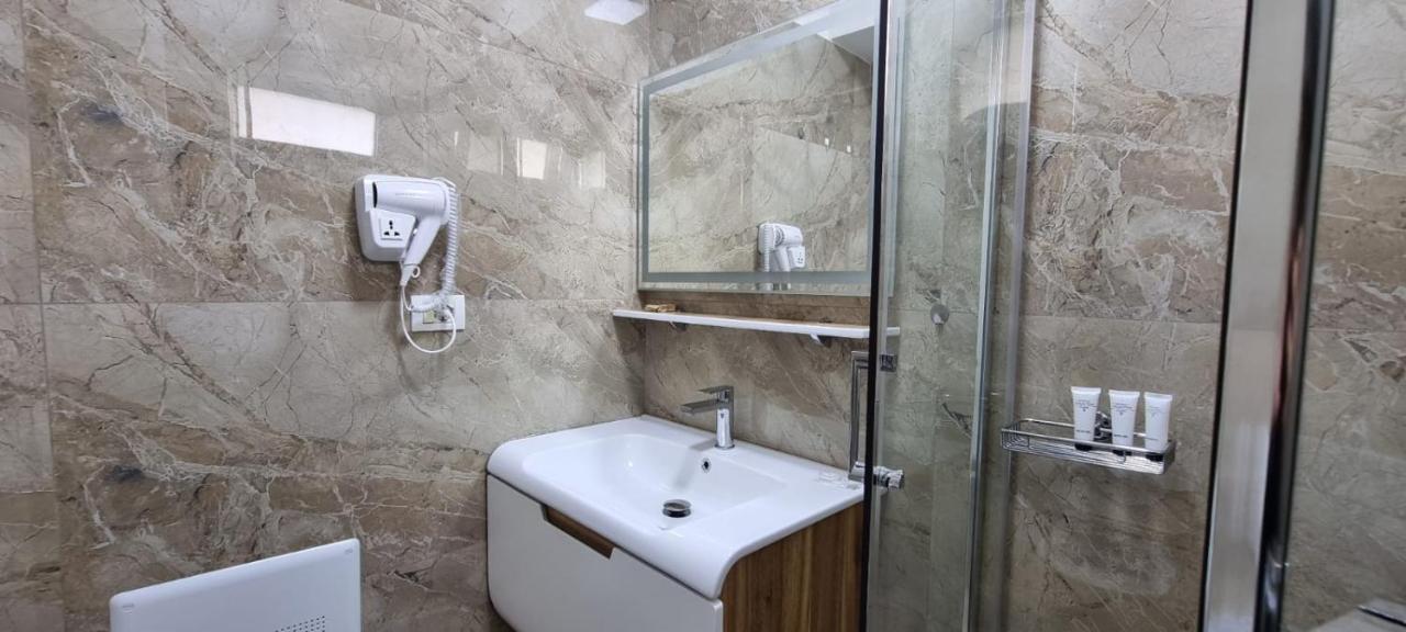 Aaa Apartment Berat Buitenkant foto